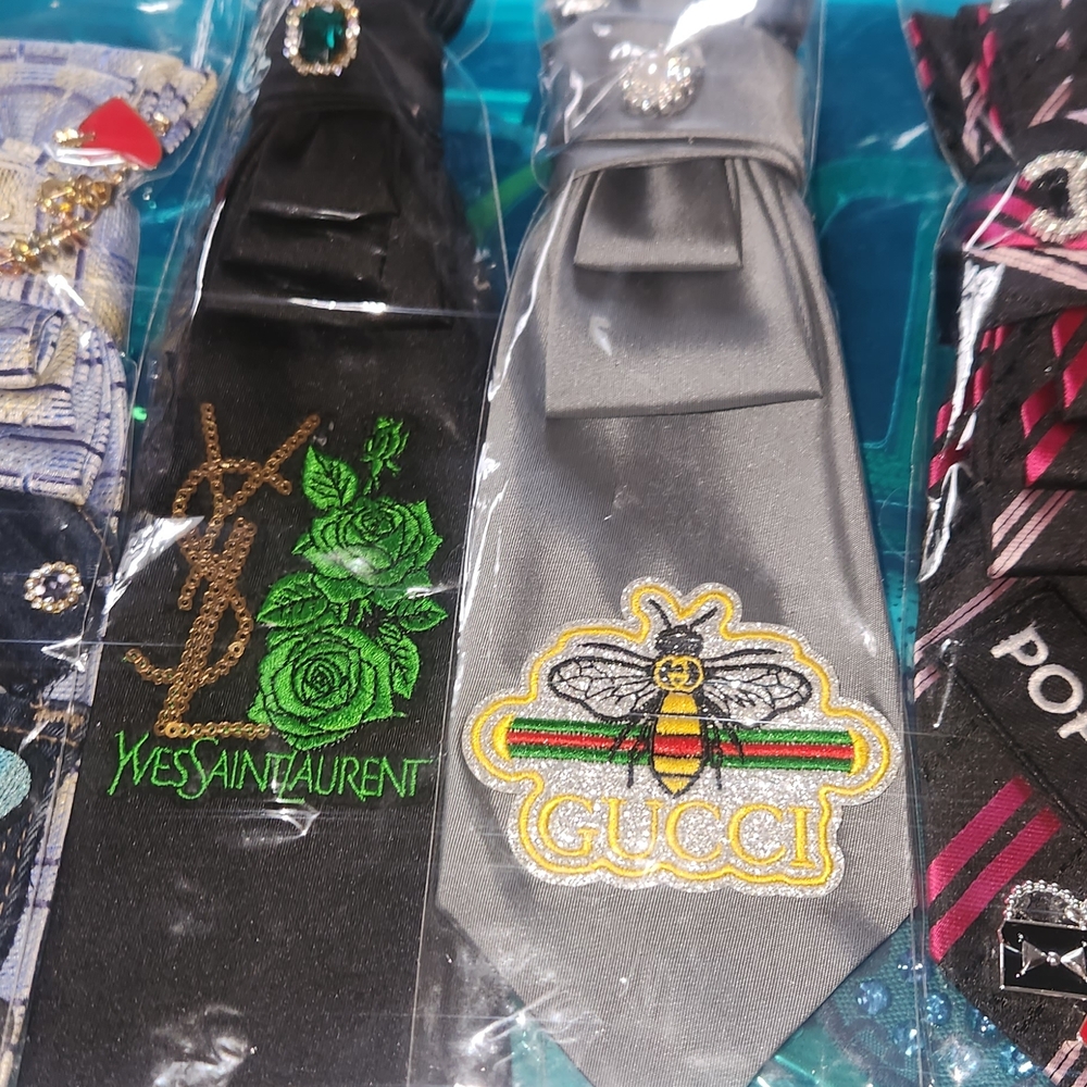 Gucci Gray Tie with Bee and Logo Design